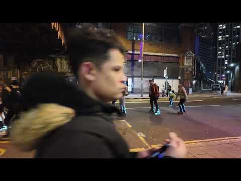 London at Night: Rollerskating Through the City Lights 2024/02
