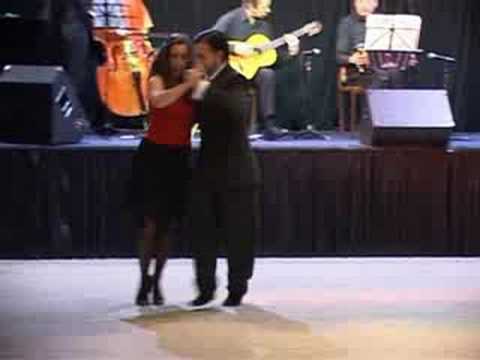 Maria Edith Bernatene  and  Alejandro Hermida  are  dancing  to  the  milonga  "  Viejo Rincon  "