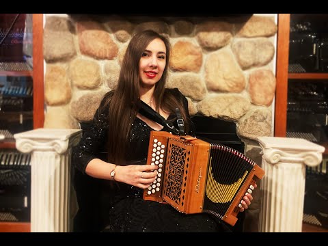 CASTBIG18GCCW - Cherry Castagnari Big 18 Diatonic Button Accordion GC MM 33 18 $4299