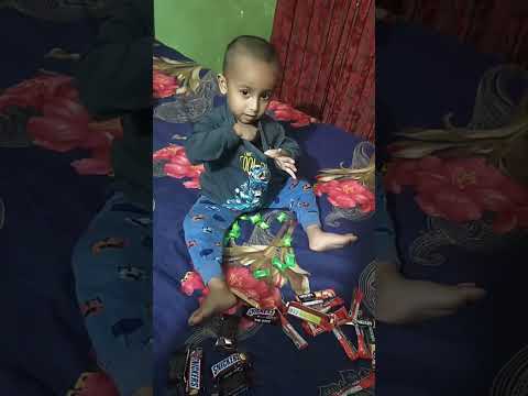 nafiz sob chocolate lukacce nahid ke dibena.