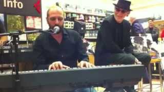 Checco Zalone e Francesco De Gregori - La donna cannone di Gigi D'Alessio