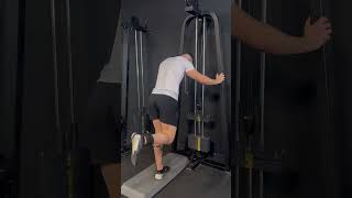 LEG CURL EN POLEA DE PIE