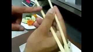 Суши, как пользоваться палочками