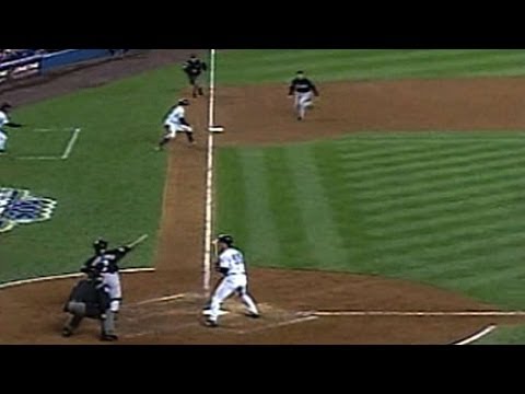 2003 WS Gm1: Pudge picks off Johnson at third