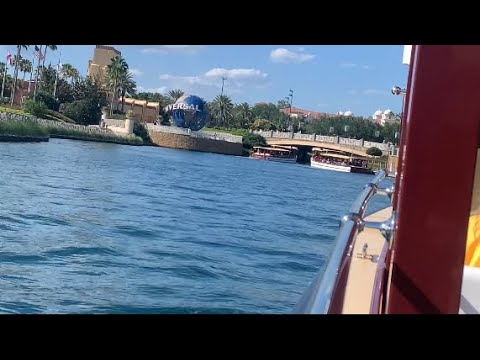 image-Is there a shuttle to Cabana Bay beach resort from the airport?