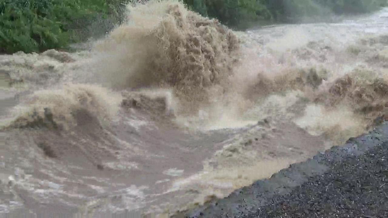 ニュース　福岡、佐賀、長崎で大雨特別警報が発表 道路冠水 川が氾濫しそうで避難指示が出ました