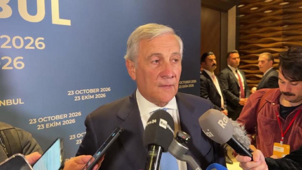 Tajani: Inaccettabile fermo delle italiane dall'Idf, non hanno commesso reati