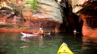 preview picture of video 'Kayaking the Lake Superior Caves'