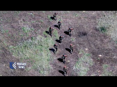 Ukrainian FPV drones brutally blow up a group of Russian infantry fleeing from battle