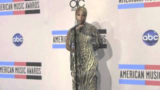 MARY J. BLIGE Speaks at American Music Awards 2011 - Inside Press Room