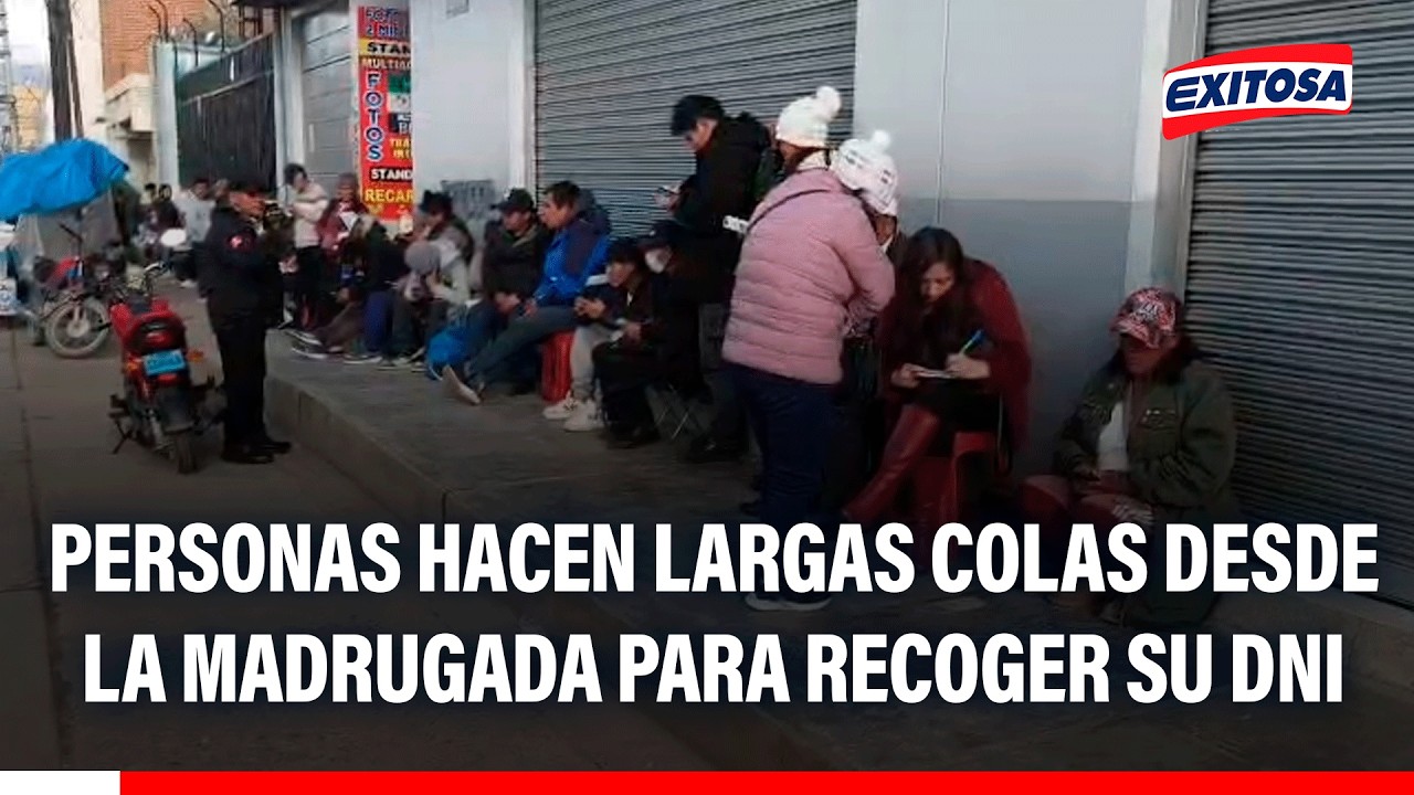 🔴🔵 Huancayo: Decenas de personas hacen largas colas desde la madrugada para recoger su DNI