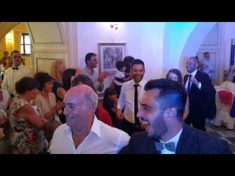 ENTRATA SPOSI DIVERTENTE AL MATRIMONIO - CASTELLO CHIOLA - ANIMAZIONE FRANCESCO BARATTUCCI