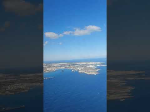 Emirates Boing 777-300ER JET Landing on Malta