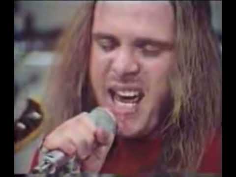 Lynyrd Skynyrd - Don’t Ask Me No Questions (Live)