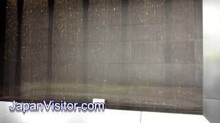 preview picture of video 'Osaka Station City Water Fountain Clock | 水の時計'