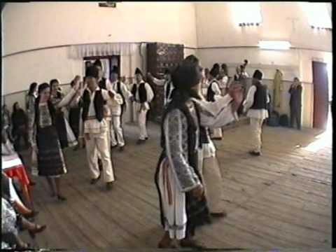 Purtata: Miheșu de Câmpie, Transylvania, Romania - 2001