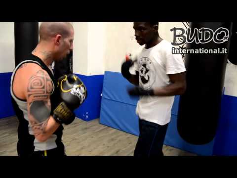 Allenamento al sacco alla Boxe Island - Tommaso Filomeno - Budo International