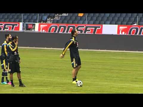 Zlatan Ibrahimovic easily wins crossbar challenge (Sweden national football team)