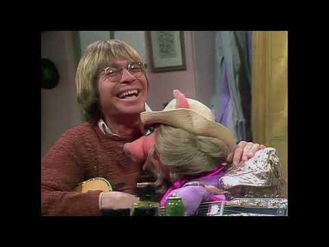 The Muppet Show - 401: John Denver - Backstage #4 (1979)