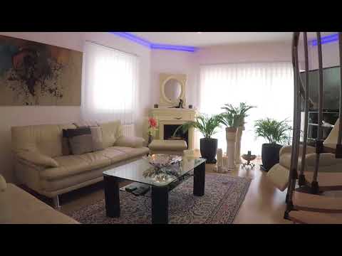 Stilvolles Haus | 5 Zimmer | Wohnfl. 130 m² | Möbliert | Pool | Wintergarten | Carport