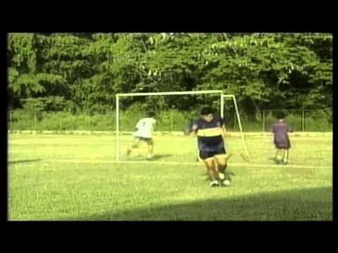 Maradona (2001) Kuba futbol oyun oynayan
