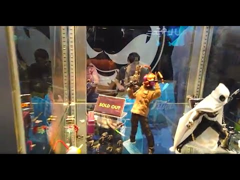 Moon Knight Crescent Edition and Gomez Sold Out Mezco Toys At Comic Con 2019