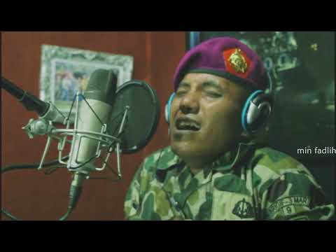 Ya Asyqol musthofa versi Gusshina dinyanyikan oleh seorang TNI AL bersama Istrinya