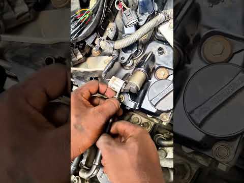 VVTi Solenoid Removing! #VVT #vvti #solenoid  #rxmechanic #mechaniclife