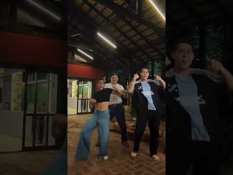 ana castela e seus amigos dançando "um maluco cowboi" de @CountryBeatOficial!!✨ #boiadeira