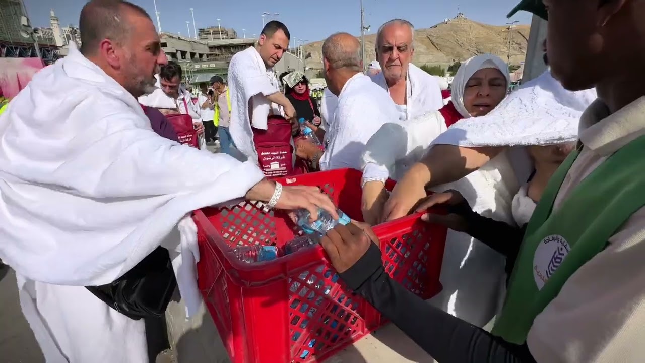 في الزحام والحرّ، كانت سقياكم نسمة رحمة 🍃