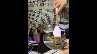 Download lagu UMI KALSUM LAGI MASAK BUAT AYU TING TING DAN BILQIS mp3