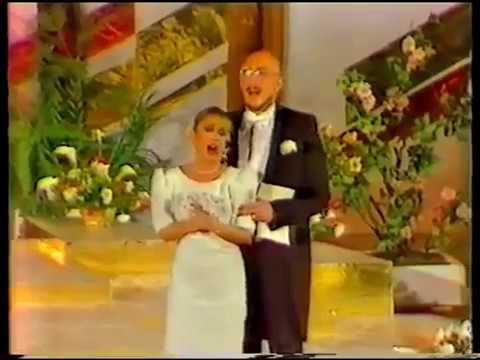 Sezen Aksu & Özdemir Erdoğan   Küçük Bir Aşk Masalı 1985 Eurovision