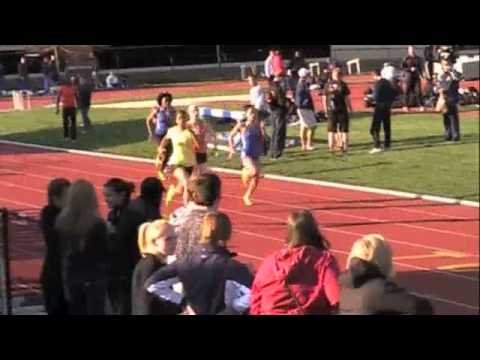 Taylor Williams runs the 200m at New Jersey Invitational