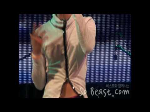 [FANCAM] 100414 Kikwang showing his abs!