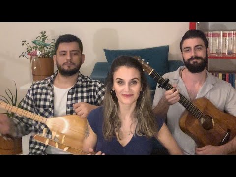 Telli Sazlar Üçlüsü - Kapının Önünde Önlük Dikiyi