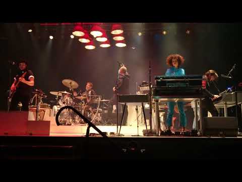 Arcade Fire with Jim Kerr - {Don't you) Forget About Me