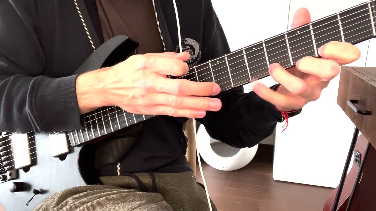 Roberto Barlocci playing the Paul Gilbert Be My Wife hybrid picking and tapping lick on electric guitar