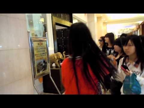 【720P】130524 Sistar's Bora going having meal