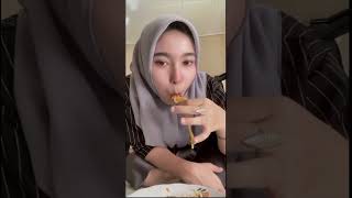 Download lagu bunda er lagi gabut masih penasaran warna apa bund tebak ya😍❤️❗ mp3