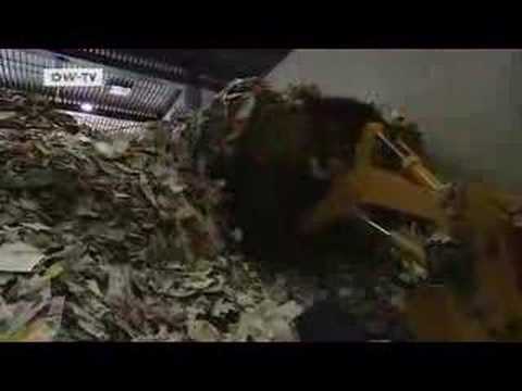 Made in Germany | Kostbarer Müll -- Geschäfte mit Altpapier