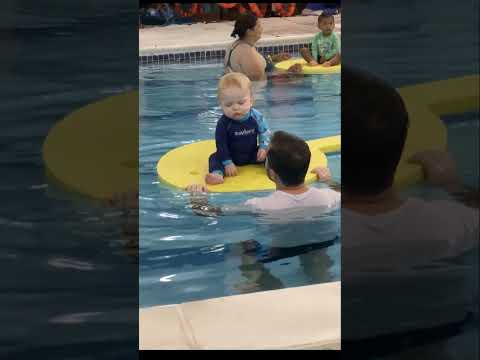 Entspanntes Babyschwimmen: Wie ein guter Schlaf Wunder wirkt