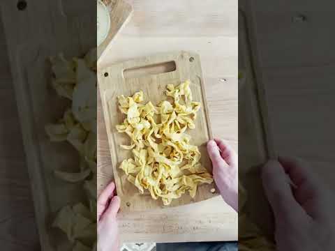 Easy homemade pasta with durum wheat, radicchio and lemon