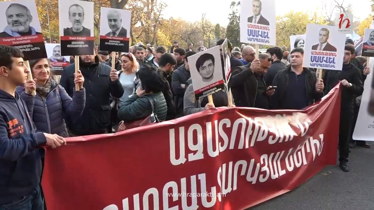 #Ուղիղ․ Հարյուրավոր քաղաքացիներ ոտքի են ելել` ի աջակցություն քաղբանտարկյալների