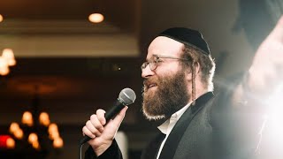 יואלי לבוביץ' בהופעה חיה: שירה של "אמא יידישה" עם סולו של ילד