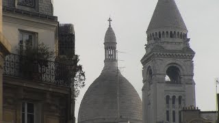 2017-03-14 PARIS , Montmartre , Hostel Le Montclair, Gustavo Doino caminando  po