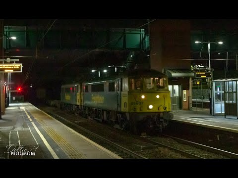 86607 & 86608 power the 4L89 Coatbridge to Felixstowe freightliner through Leyland - 06/01/2021