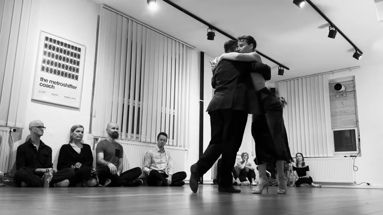 Video thumbnail for Veronica Toumanova and Asya Moiseeva. Tango 2/4. (Pugliese - Rondando tu Esquina)