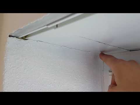 Removal of the inspection hatch of a roller shutter box