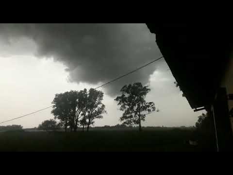 TORNADO formándose en la PROVINCIA DE BUENOS AIRES. ARGENTINA