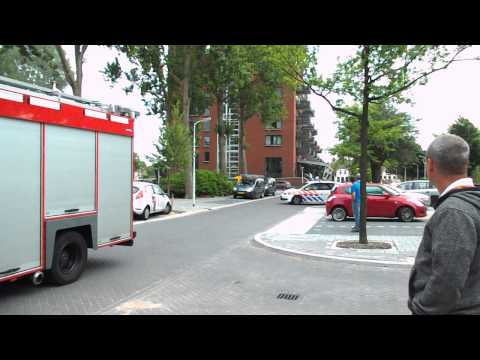 primeur 118038 Aankomst hulpdiensten woningbrand Kervelstraat Krommenie 24-06-2014